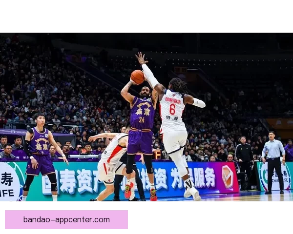李弘权带领上海豪取十五连胜史密斯绝杀深圳连胜九场 李弘权带领上海豪取十五连胜史密斯绝杀深圳连胜九场
